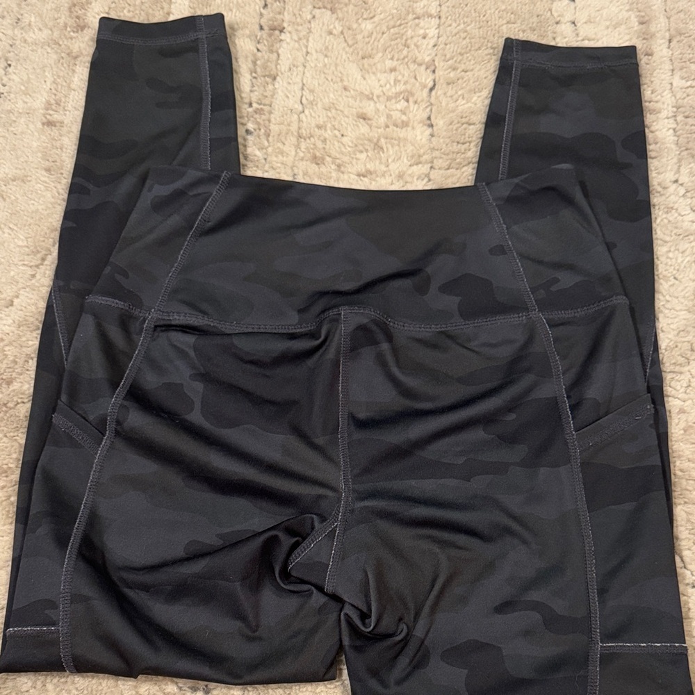Reebok Women’s Black Camouflage Leggings Size XS - Picture 4 of 6